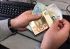 Τάζουν αυξήσεις, κάνουν μειώσεις – Οι υποσχέσεις για αυξήσεις σε μισθούς και συντάξεις και οι μειώσεις στο τέλος του χρόνου