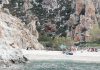 Πολύαιγος: To μεγαλύτερο ακατοίκητο νησί του Αιγαίου με τις φυσικές πισίνες