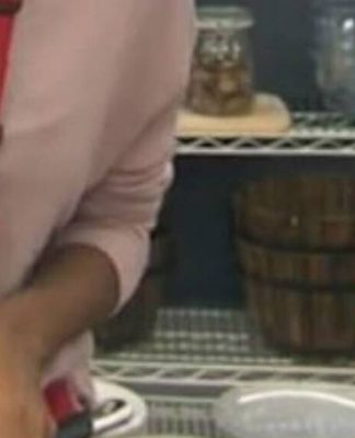 Εικόνες ΣΟΚ: Ποντίκι «βολτάρει» στην κουζίνα του MasterChef (pics)
