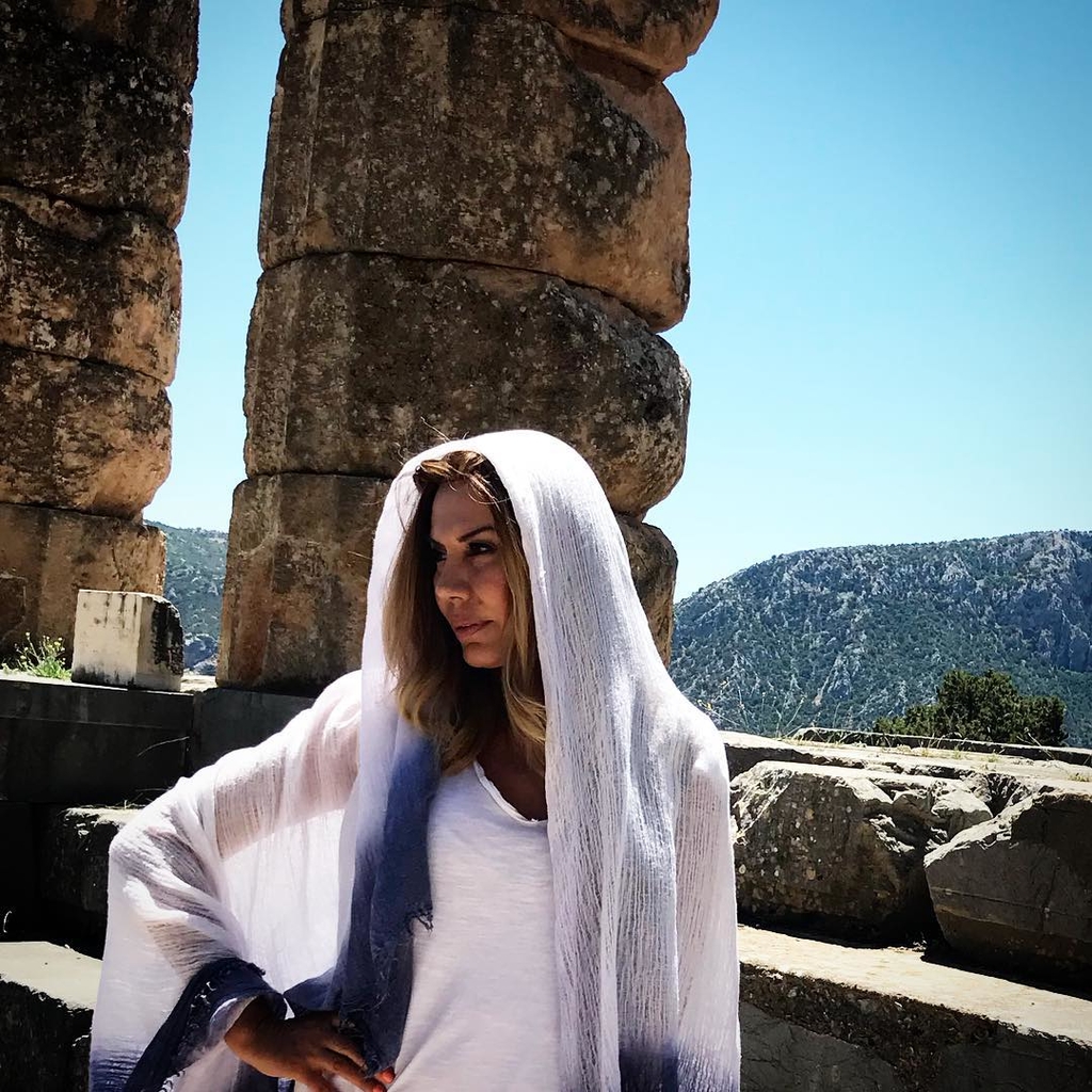 Στέλλα Γεωργιάδου: Δείτε την να ποζάρει με μαγιό (αρετουσάριστη φωτό)