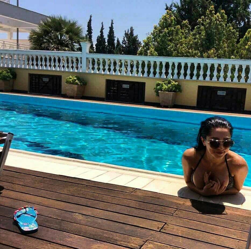 Η «κόρη» του Μπέζου στο «Άκρως Οικογενειακόν» μεγάλωσε και είναι μια κούκλα