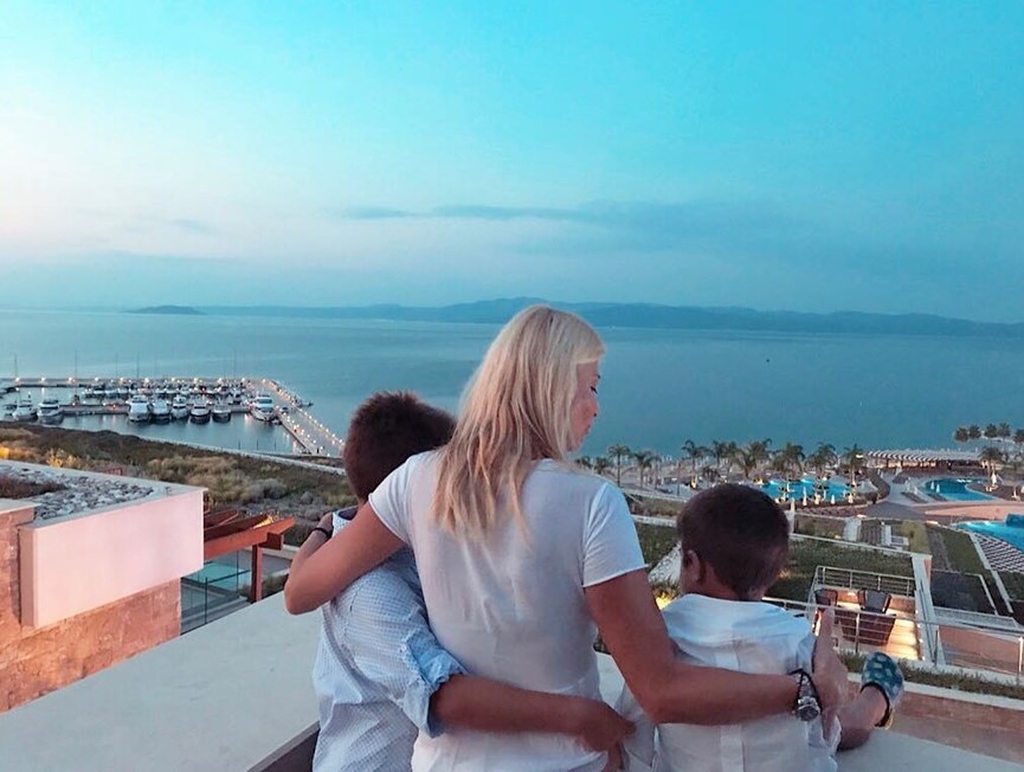 Φαίη Σκορδά: Η πιο τρυφερή φωτογραφία με τους γιους της από τις διακοπές της 