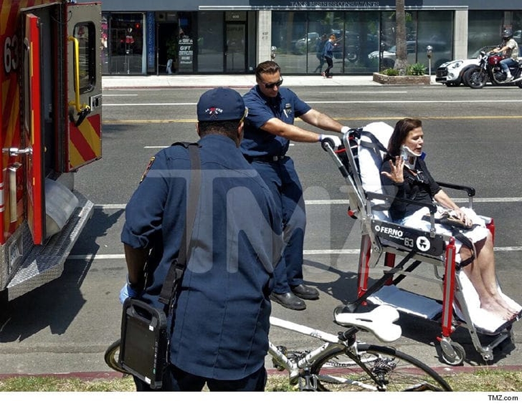 Στο νοσοκομείο γνωστή ηθοποιός μετά από τροχαίο - Τη χτύπησε αυτοκίνητο την ώρα που έκανε ποδήλατο! 