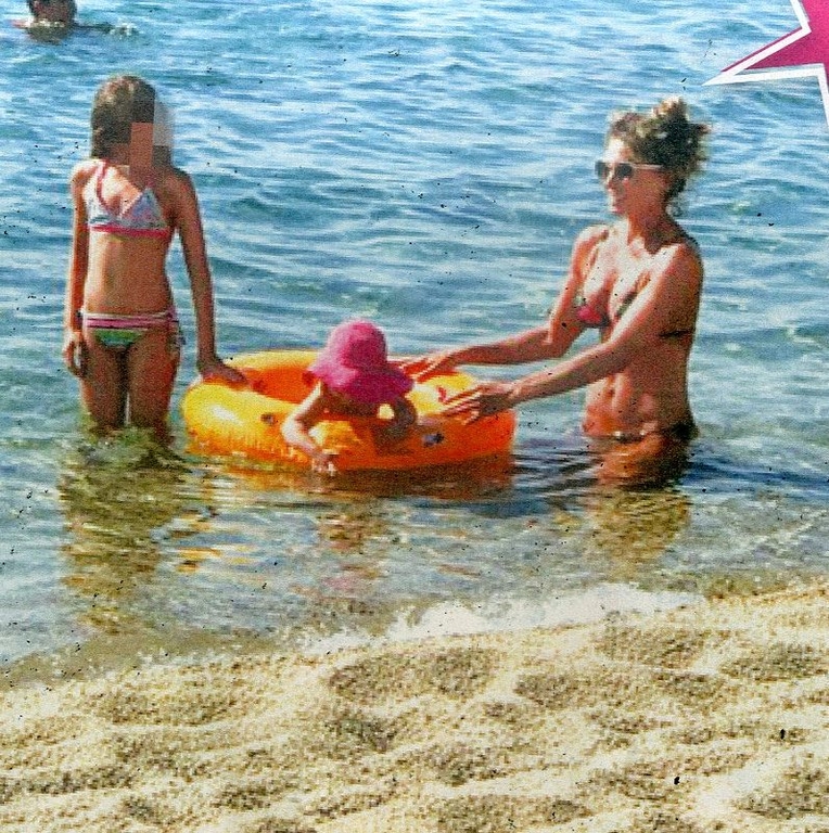 Κατερίνα Λάσπα: Παιχνίδια με τις κόρες της στην Χαλκιδική