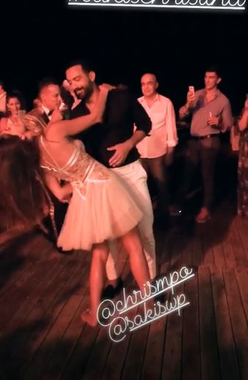 Τανιμανίδης-Μπόμπα: Ο χορός, το καυτό φιλί και όλα όσα έγιναν στο πάρτι πριν τον γάμο τους! 