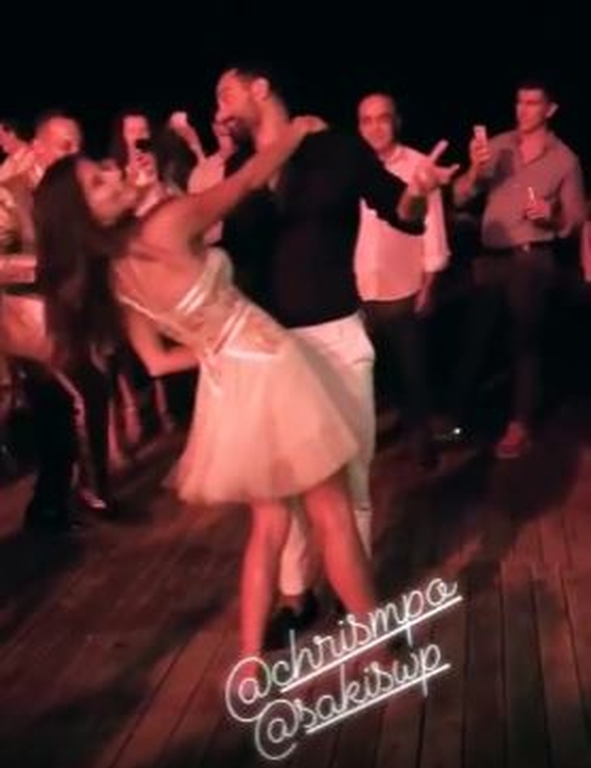 Τανιμανίδης-Μπόμπα: Ο χορός, το καυτό φιλί και όλα όσα έγιναν στο πάρτι πριν τον γάμο τους! 
