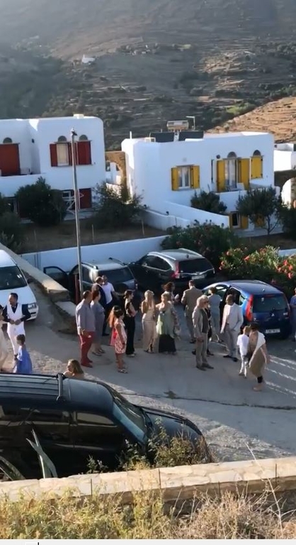 Παντρεύτηκε ο Στέφανος Κωνσταντινίδης με θρησκευτικό γάμο και βάπτισε τον γιο του στην Τήνο (φωτο)