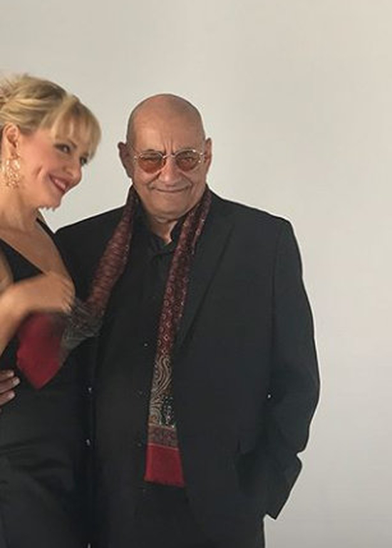 Καφετζόπουλος: Οι πρώτες εικόνες από τα backstage της φωτογράφισης για τη σειρά «Έλα στη θέση μου»
