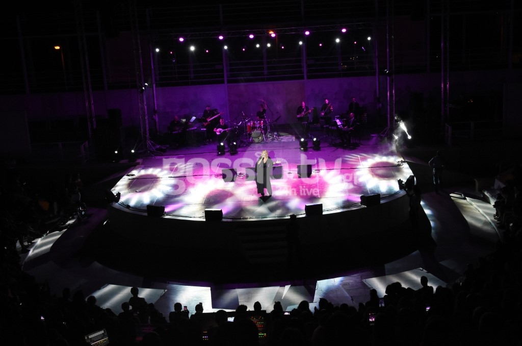 Πέγκυ Ζήνα: Ποιοι τραγουδιστές παρακολούθησαν την συναυλία της στο Βεάκειο
