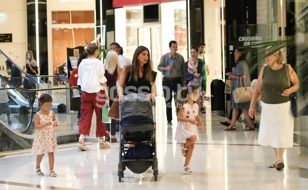 Σταματίνα Τσιμτσιλή: Για ψώνια με τα παιδιά και τη μητέρα της