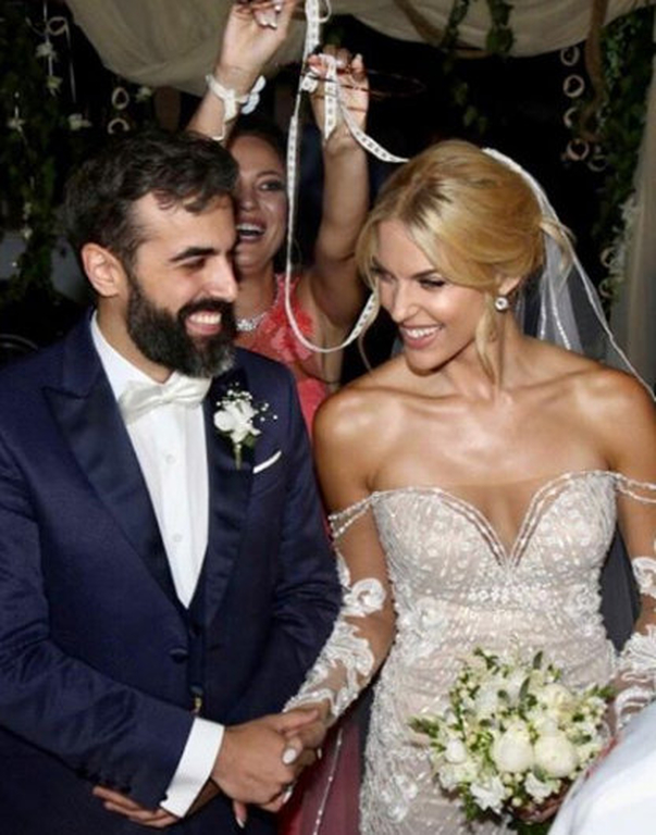 Η Μπάγια Αντωνοπούλου δημοσίευσε φωτογραφίες από το γάμο της Γαστεράτου