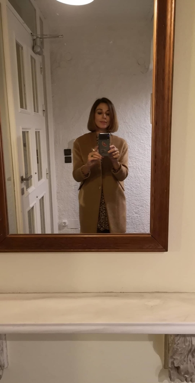 Κατερίνα Παπουτσάκη: Με σέξι εμφάνιση η εγκυμονούσα ηθοποιός σε βραδινή της έξοδο