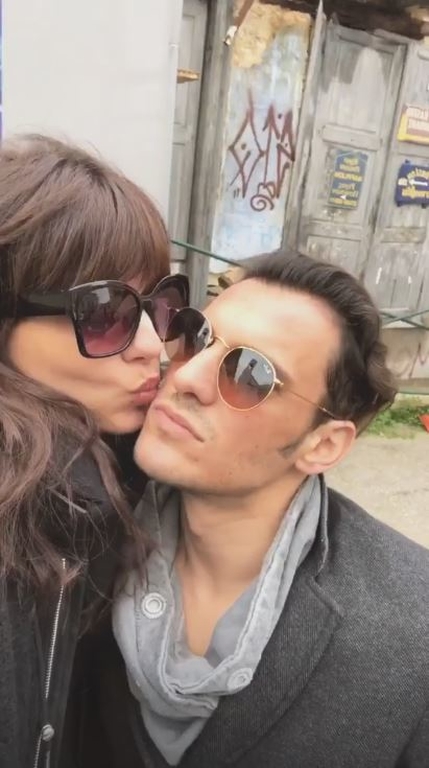 Σταύρος Σβήγκος: Τα παθιασμένα φιλιά με τη σύζυγό του στο Ναύπλιο