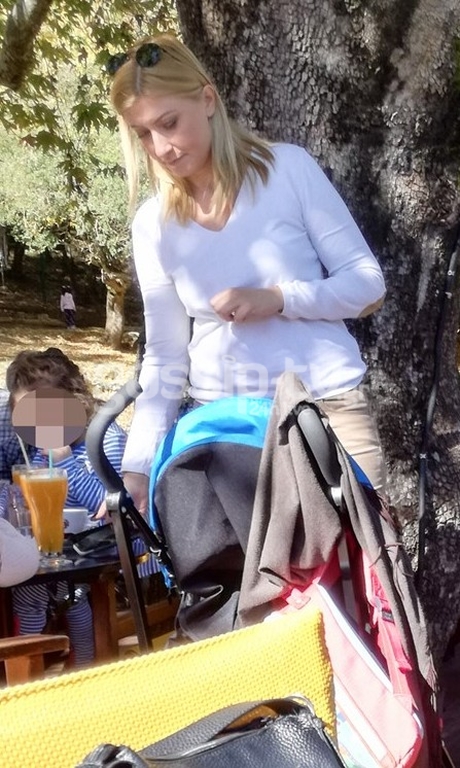 Σία Κοσιώνη: Στο Καρπενήσι με τον γιο της! (Photos)