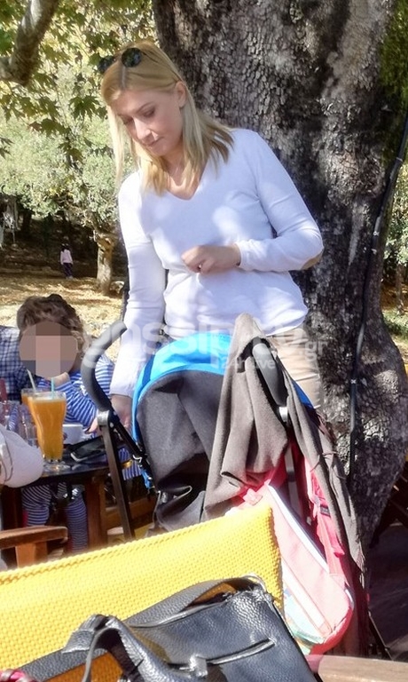 Σία Κοσιώνη: Στο Καρπενήσι με τον γιο της! (Photos)