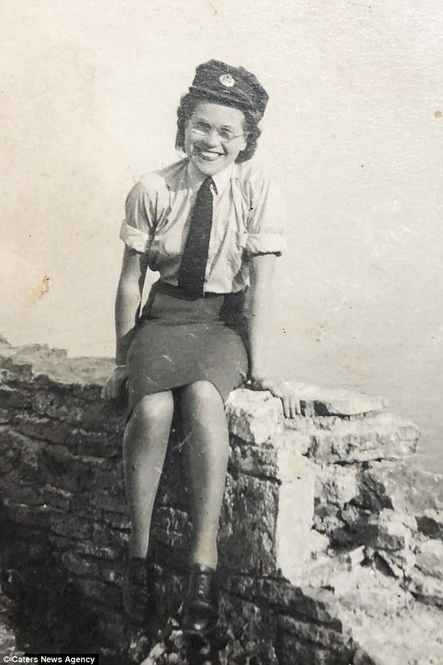 Η Φλωρεντία Σμιθ απεικονίστηκε κατά τη διάρκεια του Β "Παγκοσμίου Πολέμου όταν ήταν μέλος της RAF. Ζούσε με τον σύζυγό της στο νοτιοδυτικό σπίτι του στο Λονδίνο μέχρι να πεθάνει πριν από 20 χρόνια