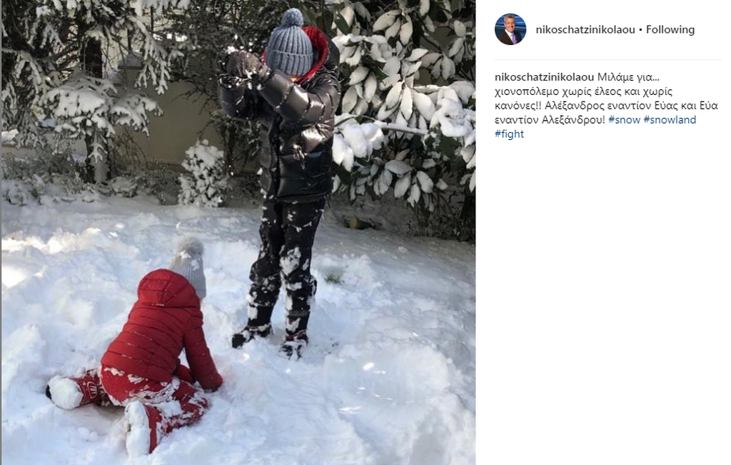 Νίκος Χατζηνικολάου: Η φωτογραφία με τα παιδιά του στα χιόνια