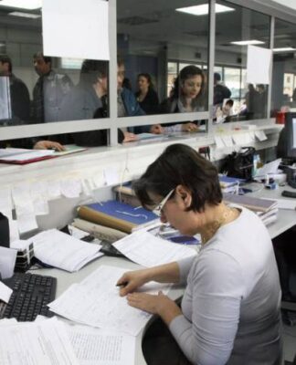 Ποιοι απολύονται από το Δημόσιο