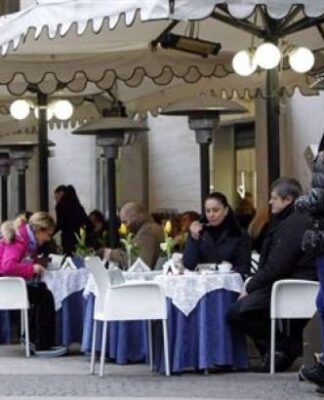 Δεν φαντάζεστε: Επέστρεψε σε εστιατόριο 15 χρόνια μετά για να…