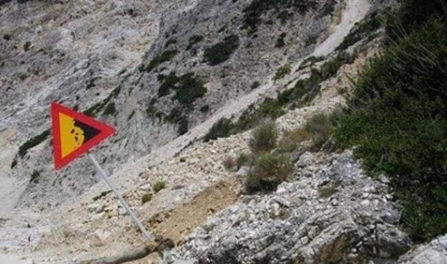 Σοκ: Αλλοδαπός έριξε φοιτήτρια στον γκρεμό