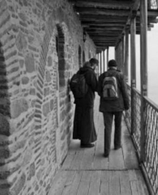 Συγκλονιστικός διάλογος άθεου επιστήμονα με ιερέα
