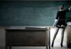 Σάλος: Καθηγήτρια έκανε επιτήρηση χωρίς εσώρουχο!