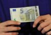 «Πλαστά» τα νέα χαρτονομίσματα των 5 ευρώ