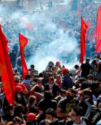 Η φωτογραφία από την πλατεία Ταξίμ που κάνει το γύρο του κόσμου