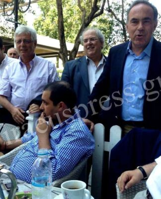 Αρβανιτόπουλος-Κατσαφάδος: Συνάντηση κορυφής στην πλατεία Κοραή!