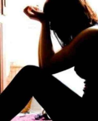 ΣΟΚ: Αποκεφάλισε τον πατέρα της γιατί τη βίασε