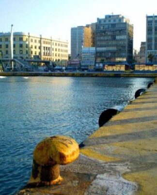 Σκηνές αστυνομικής ταινίας στο λιμάνι του Πειραιά