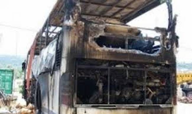 Φωτιά σε λεωφορείο εν κινήσει στην εθνική οδό