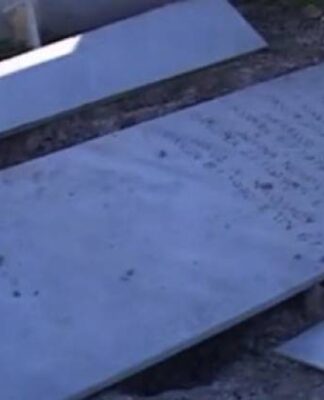 ΑΠΙΣΤΕΥΤΟ: Μοναχές ξέθαψαν γυναίκα που θεωρούσαν Αγία (Βίντεο)