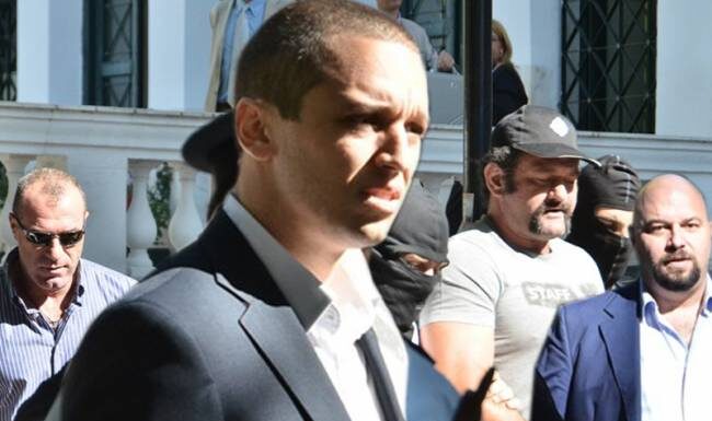 BINTEO: Η έξοδος των βουλευτών της Χρυσής Αυγής από τα δικαστήρια