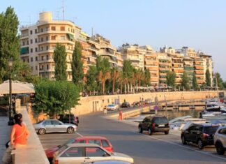 ΠΑΣΑΛΙΜΑΝΙ: ΚΑΤΑΓΓΕΛΙΑ ΔΗΜΟΤΗ ΠΕΙΡΑΙΑ για τα τραπεζάκια στο πεζοδρόμιο