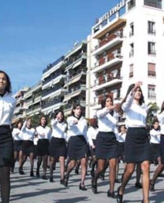 Το κοριτσάκι με το χαμόγελο που συγκίνησε στην παρέλαση (φωτο)