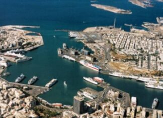 Κρουαζιερόπλοιο προσέκρουσε στο λιμάνι του Πειραιά