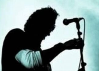 Τραγουδιστής «σπρώχνει» κόκα στα Νότια Προάστια
