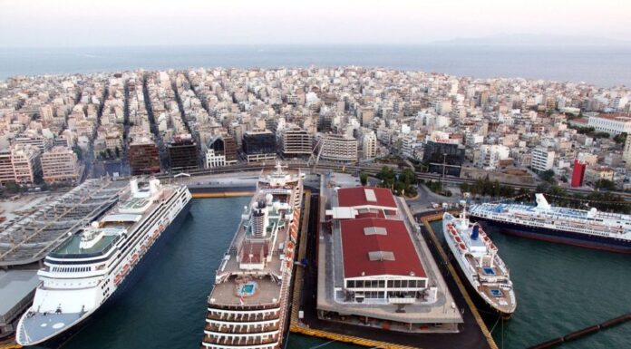 Δείτε πόσοι επιβάτες πέρασαν από το λιμάνι του Πειραιά το 2013