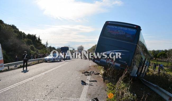 Εικόνες – ΣΟΚ από τη φονική σύγκρουση λεωφορείου των ΚΤΕΛ με Ι.Χ.