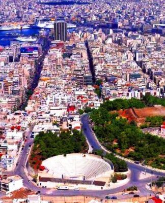 Καυγάς σε κεντρικό καφέ του Πειραιά-Τα έσπασαν!
