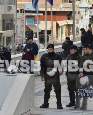 Ένταση έξω από το εφετείο μεταξύ Κασιδιάρη και δημοσιογράφων (Βίντεο + Φωτο)