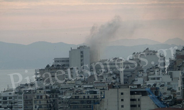 Η φωτιά στο Μεταξά όπως φάνηκε από το Πασαλιμάνι