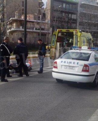 ΣΥΜΒΑΙΝΕΙ ΤΩΡΑ: Τροχαίο με τραυματία έξω από την Τροχαία Πειραιά