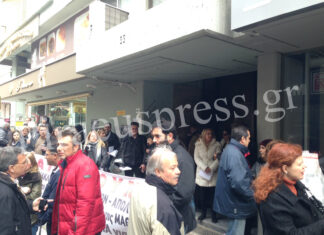 ΤΩΡΑ: Πορεία διαμαρτυρίας από την ΕΛΜΕ στο κέντρο του Πειραιά (φωτο)