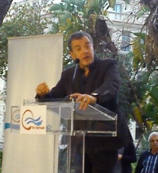 Το… απρόοπτο στην ομιλία του Σταύρου Θεοδωράκη – Το ”άντε γεια” που του είπε ηλικιωμένος (Βίντεο)