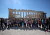 Ανθρώπινη αλυσίδα γύρω από την Ακρόπολη (Φωτο)