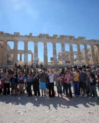 Ανθρώπινη αλυσίδα γύρω από την Ακρόπολη (Φωτο)