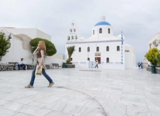 Σαντορίνη: Συγκλονιστικές εικόνες από το σημείο που τραυματίστηκαν οι τουρίστες