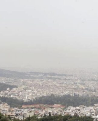 Η αφρικανική σκόνη «πνίγει» την Αττική – Δείτε τις φωτογραφίες